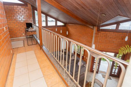 Casa à venda com 680m², 3 quartos e 5 vagasCorredor Escritório