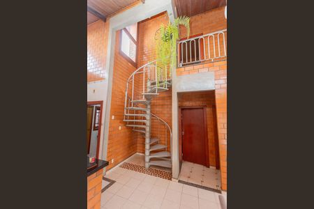 Casa à venda com 680m², 3 quartos e 5 vagasEscada