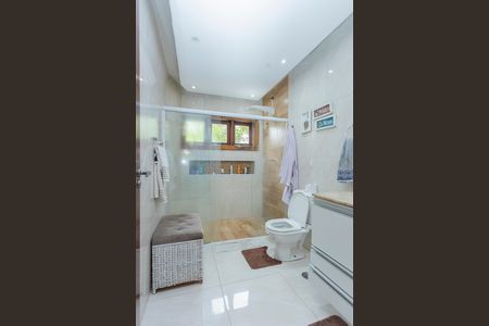 Casa à venda com 680m², 3 quartos e 5 vagasBanheiro social