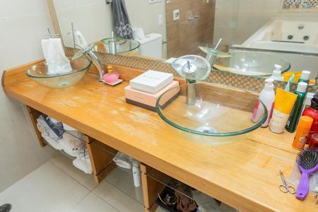 Casa à venda com 680m², 3 quartos e 5 vagasBanheiro da Suíte