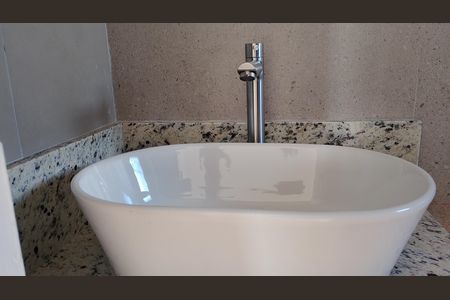 Apartamento para alugar com 70m², 2 quartos e sem vagaBanheiro 