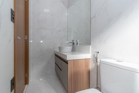 Casa de condomínio para alugar com 200m², 3 quartos e 2 vagas Casa de condomínio para alugar com 200m², 3 quartos e 2 vagasBanheiro da Suíte 3