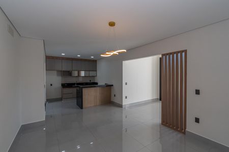 Casa de condomínio para alugar com 200m², 3 quartos e 2 vagas Casa de condomínio para alugar com 200m², 3 quartos e 2 vagasSala de Jantar