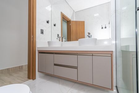 Casa de condomínio para alugar com 200m², 3 quartos e 2 vagas Casa de condomínio para alugar com 200m², 3 quartos e 2 vagasBanheiro da Suíte 1