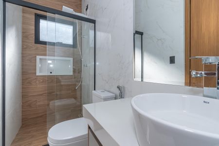 Casa de condomínio para alugar com 200m², 3 quartos e 2 vagas Casa de condomínio para alugar com 200m², 3 quartos e 2 vagasBanheiro da Suíte 2