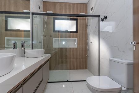 Casa de condomínio para alugar com 200m², 3 quartos e 2 vagas Casa de condomínio para alugar com 200m², 3 quartos e 2 vagasBanheiro da Suíte 1