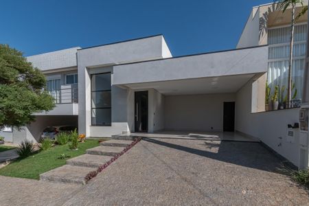 Casa de condomínio para alugar com 200m², 3 quartos e 2 vagas Casa de condomínio para alugar com 200m², 3 quartos e 2 vagasFachada