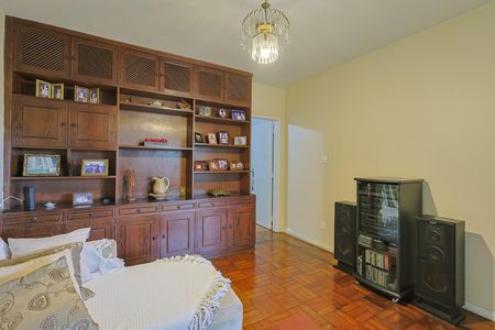 Sala de casa à venda com 3 quartos, 200m² em Carlos Prates, Belo Horizonte