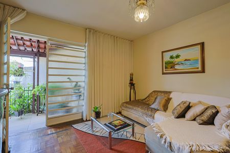 Sala de casa à venda com 3 quartos, 200m² em Carlos Prates, Belo Horizonte