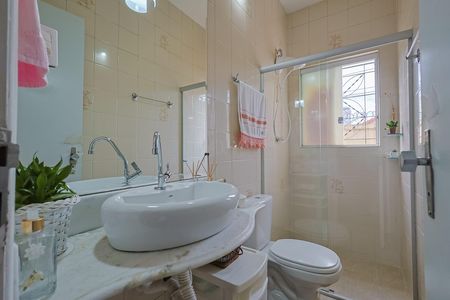 Banheiro social de casa à venda com 3 quartos, 200m² em Carlos Prates, Belo Horizonte