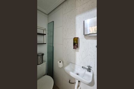 Casa de condomínio à venda com 180m², 3 quartos e 2 vagas Casa de condomínio à venda com 180m², 3 quartos e 2 vagasBanheiro de serviço