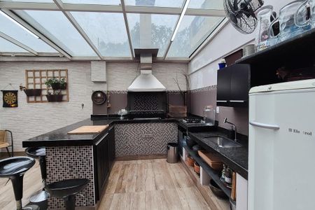 Casa de condomínio à venda com 180m², 3 quartos e 2 vagas Casa de condomínio à venda com 180m², 3 quartos e 2 vagasÁrea gourmet