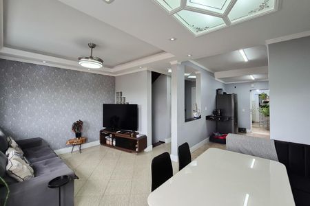 Casa de condomínio à venda com 180m², 3 quartos e 2 vagas Casa de condomínio à venda com 180m², 3 quartos e 2 vagasSala