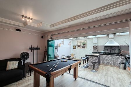 Casa de condomínio à venda com 180m², 3 quartos e 2 vagas Casa de condomínio à venda com 180m², 3 quartos e 2 vagasÁrea gourmet