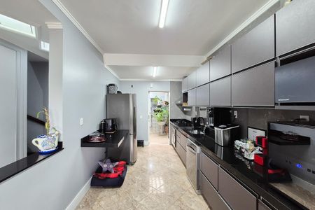 Casa de condomínio à venda com 180m², 3 quartos e 2 vagas Casa de condomínio à venda com 180m², 3 quartos e 2 vagasCozinha