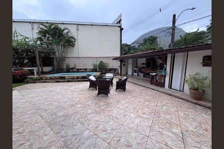 Casa de condomínio à venda com 600m², 6 quartos e 3 vagasÁrea externa