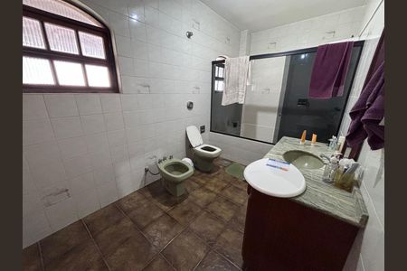 Casa de condomínio à venda com 600m², 6 quartos e 3 vagasBanheiro 