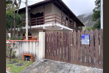 Casa de condomínio à venda com 600m², 6 quartos e 3 vagasFachada