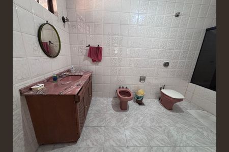 Casa de condomínio à venda com 600m², 6 quartos e 3 vagasBanheiro do quarto 4