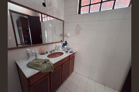 Casa de condomínio à venda com 600m², 6 quartos e 3 vagasBanheiro do quarto 5