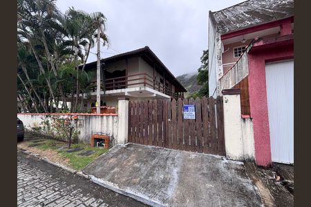 Casa de condomínio à venda com 600m², 6 quartos e 3 vagasFachada