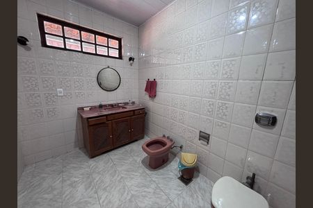 Casa de condomínio à venda com 600m², 6 quartos e 3 vagasBanheiro do quarto 4