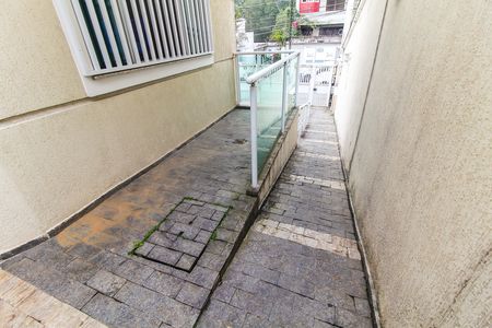 Casa de condomínio à venda com 60m², 2 quartos e 2 vagas Casa de condomínio à venda com 60m², 2 quartos e 2 vagasÁrea externa