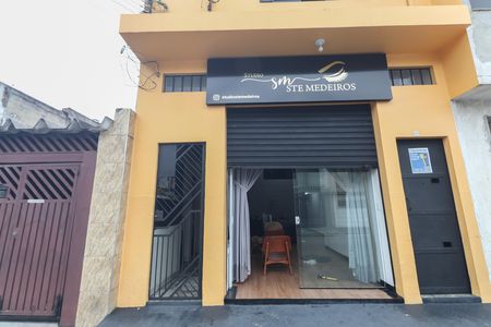 Casa para alugar com 50m², 1 quarto e sem vaga Casa para alugar com 50m², 1 quarto e sem vagaFachada