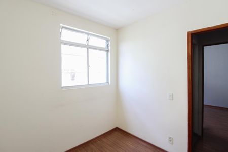 Quarto 2 de apartamento para alugar com 2 quartos, 50m² em Piratininga, Belo Horizonte