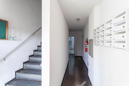 Entrada de apartamento para alugar com 2 quartos, 50m² em Piratininga, Belo Horizonte