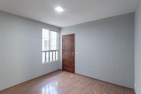 Sala de apartamento para alugar com 2 quartos, 50m² em Piratininga, Belo Horizonte