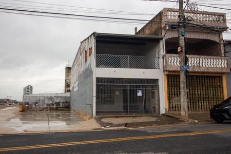 Casa para alugar com 125m², 4 quartos e 2 vagas Casa para alugar com 125m², 4 quartos e 2 vagasFachada