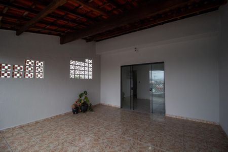 Casa para alugar com 125m², 4 quartos e 2 vagas Casa para alugar com 125m², 4 quartos e 2 vagasVaranda