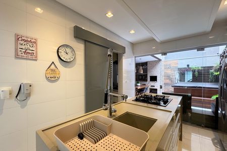 Casa à venda com 200m², 3 quartos e 3 vagasCozinha 