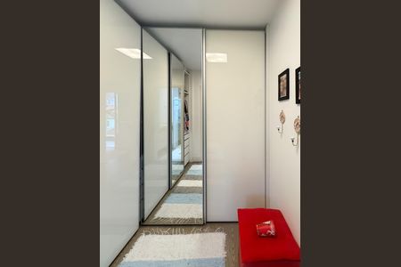 Casa à venda com 200m², 3 quartos e 3 vagasCloset - Suíte 3
