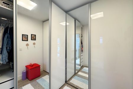 Casa à venda com 200m², 3 quartos e 3 vagasCloset - Suíte 3