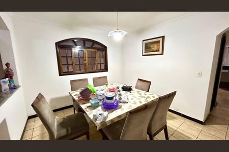 Casa para alugar com 280m², 3 quartos e 2 vagas Casa para alugar com 280m², 3 quartos e 2 vagasCopa