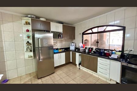 Casa para alugar com 280m², 3 quartos e 2 vagas Casa para alugar com 280m², 3 quartos e 2 vagasCozinha
