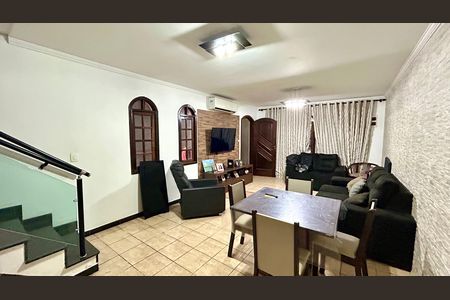 Sala  de casa para alugar com 3 quartos, 280m² em Jardim Valeria, Guarulhos