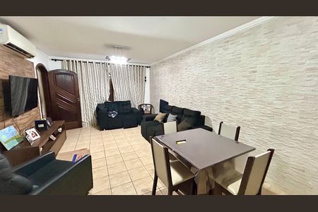 Casa para alugar com 280m², 3 quartos e 2 vagas Casa para alugar com 280m², 3 quartos e 2 vagasSala