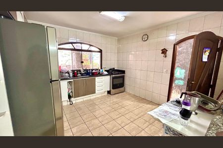 Casa para alugar com 280m², 3 quartos e 2 vagas Casa para alugar com 280m², 3 quartos e 2 vagasCozinha