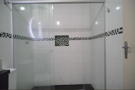 Casa à venda com 80m², 3 quartos e 2 vagasBanheiro 1