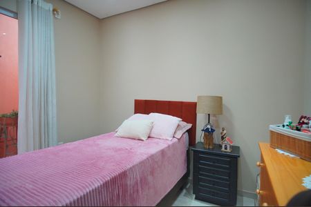 Casa à venda com 80m², 3 quartos e 2 vagasQuarto 2