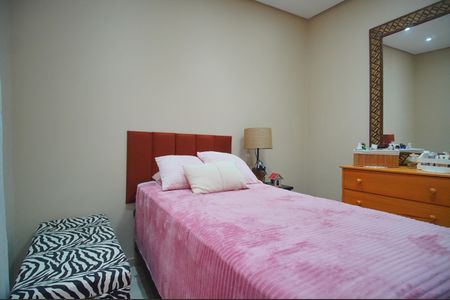 Casa à venda com 80m², 3 quartos e 2 vagasQuarto 2