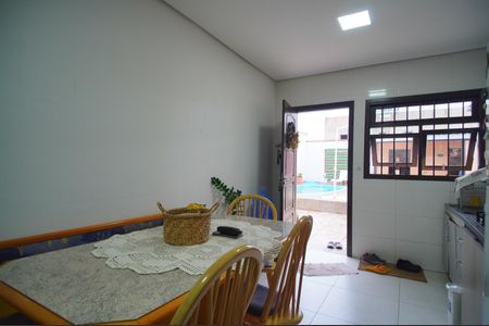 Casa à venda com 80m², 3 quartos e 2 vagasCozinha