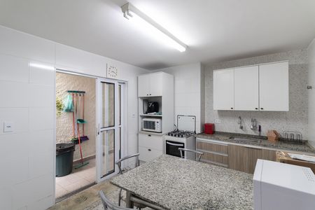 Casa à venda com 138m², 3 quartos e 2 vagas Casa à venda com 138m², 3 quartos e 2 vagasCozinha