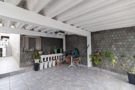Casa à venda com 138m², 3 quartos e 2 vagas Casa à venda com 138m², 3 quartos e 2 vagasVaranda