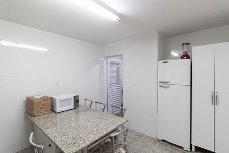 Casa à venda com 138m², 3 quartos e 2 vagas Casa à venda com 138m², 3 quartos e 2 vagasCozinha