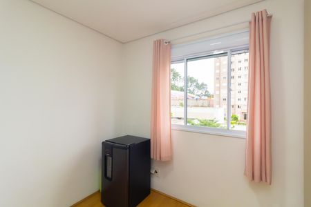 Quarto 2 de apartamento para alugar com 2 quartos, 43m² em Vila Carmosina, São Paulo
