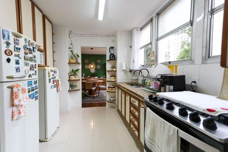 Apartamento à venda com 185m², 4 quartos e 3 vagas Apartamento à venda com 185m², 4 quartos e 3 vagascozinha